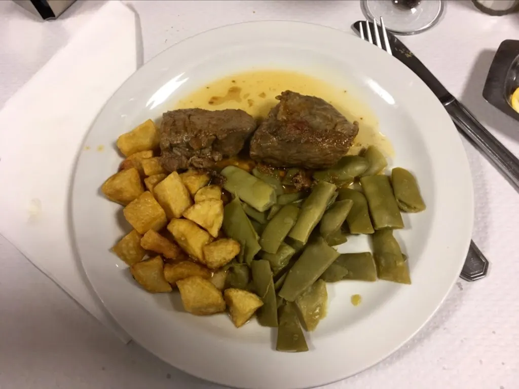 Akos Rajtmar_Meson Rodriguez_Portomarín_review