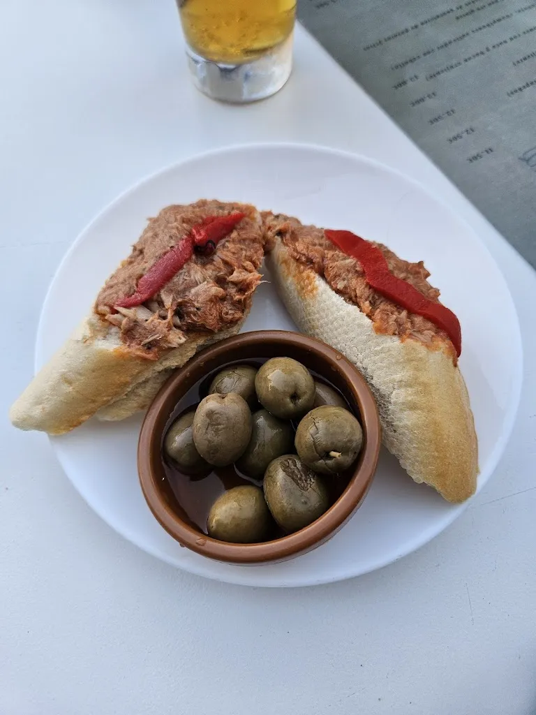 Vittorio Adesso_La Alameda_Alameda del Valle_review