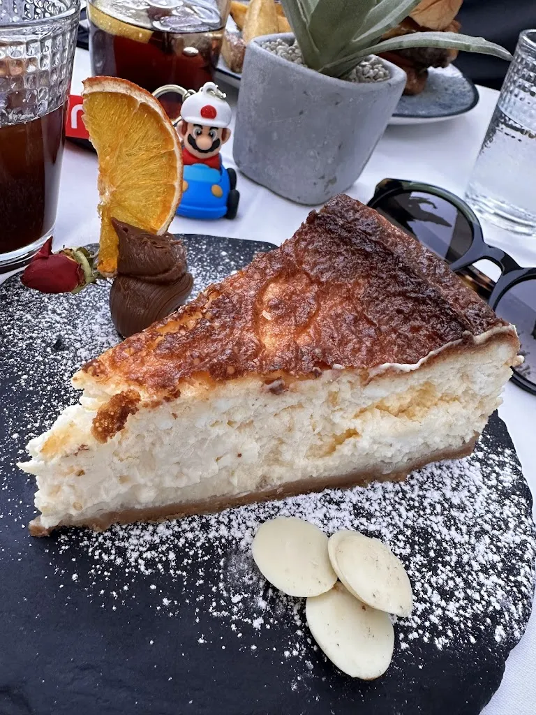 Alexandros Briasoulis_La Terraza del camping_Alameda del Valle_review