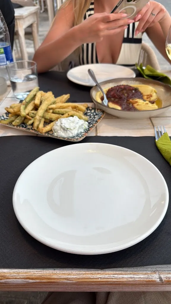 Sarp Sulun_Elia Restaurant_Samos_avis