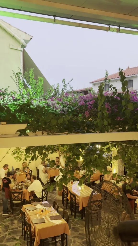 Irodion Garden Restaurant_Samos_slider_image_2