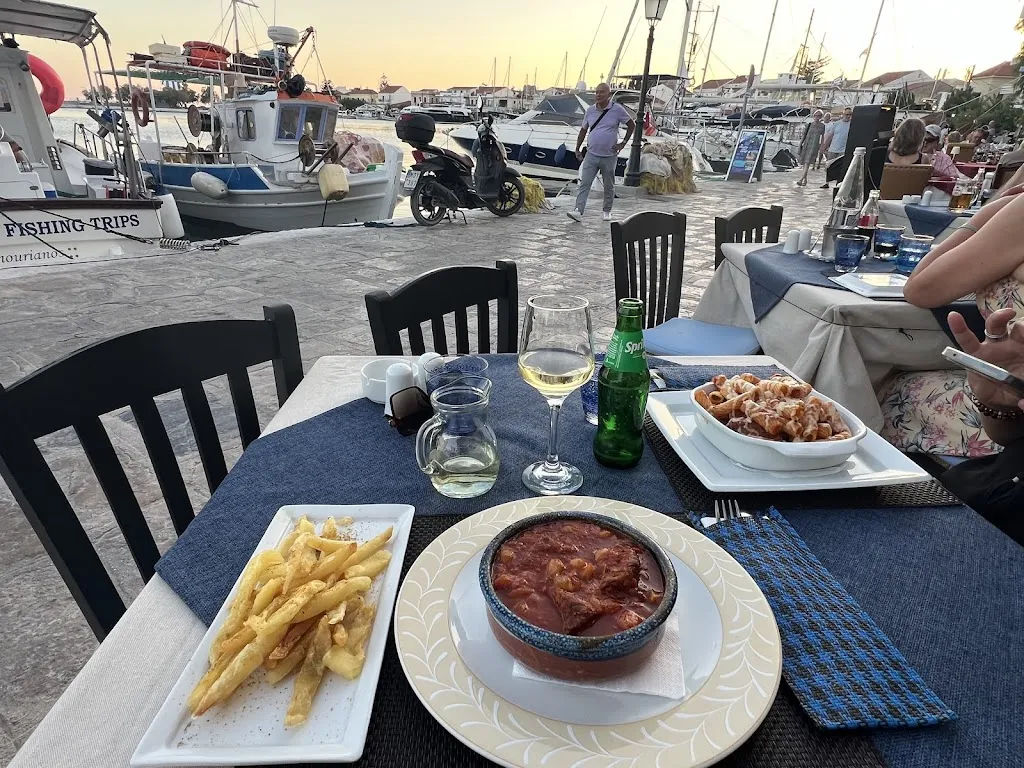 Four Seasons Restaurant_Samos_slider_image_3