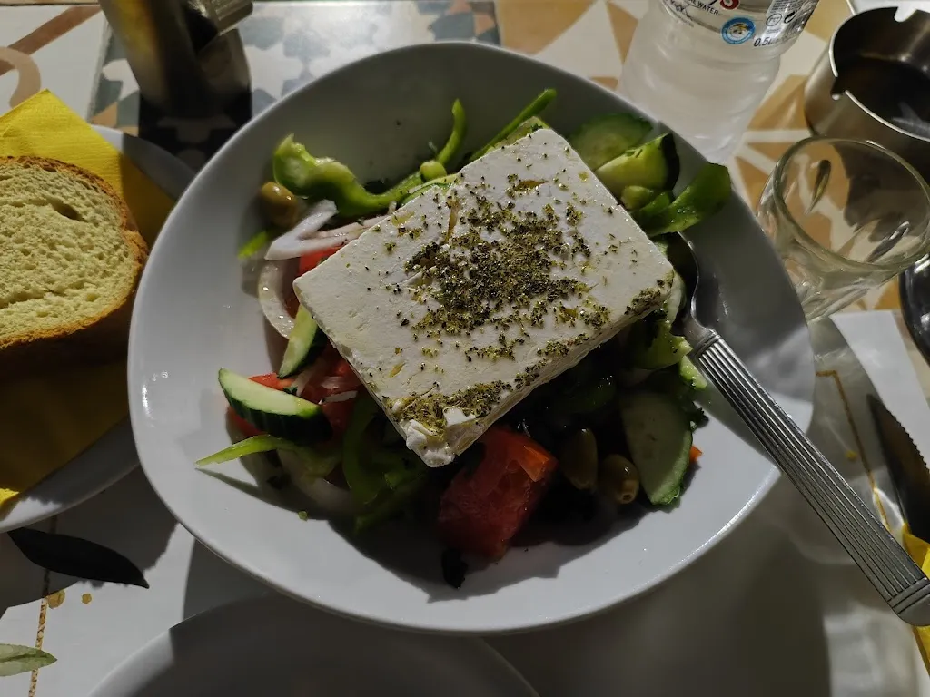 Ivan Filipov_To Tigani_Samos_review