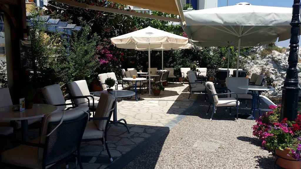 Cavos Cafe Bar Bistro restaurant in Samos