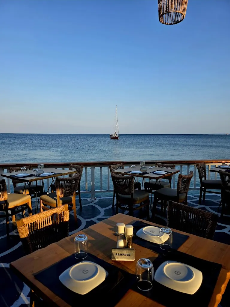 Akrogiali Restaurant restaurant in Samos