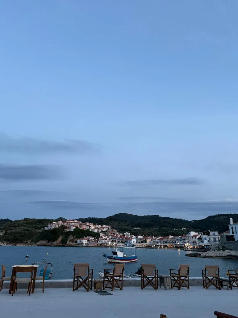 Joshua Johnson_to tourlou samos_Samos_review