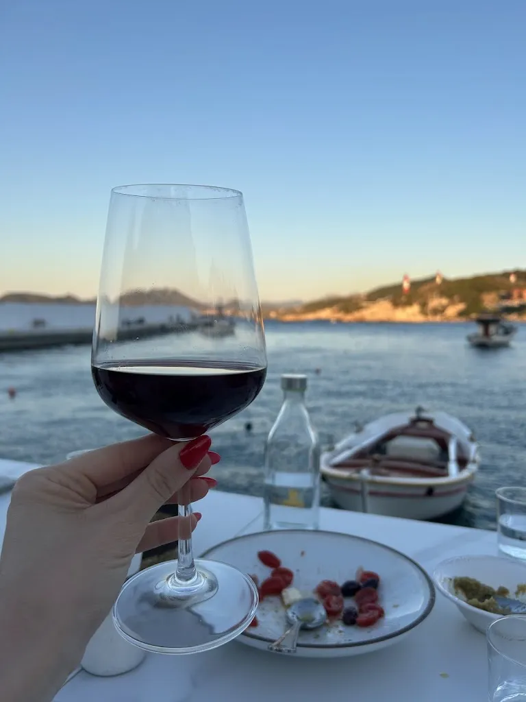 Simay Ataç_to tourlou samos_Samos_review