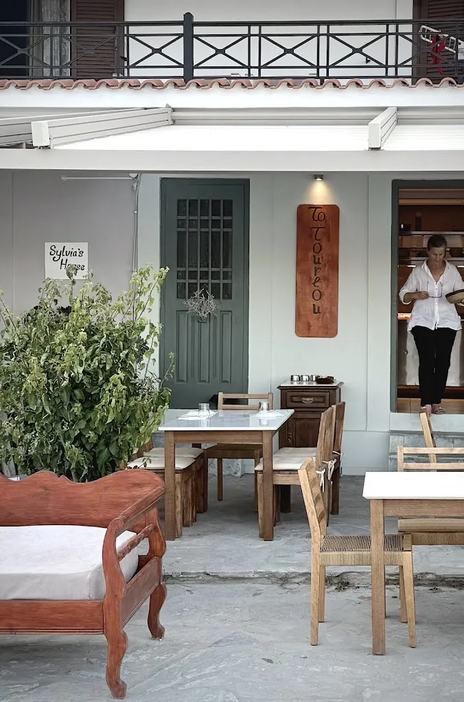 to tourlou samos restaurant in Samos