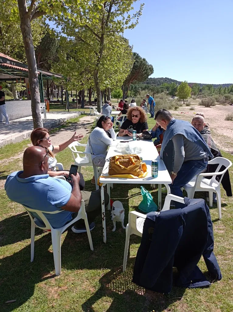 Herley Bernal_Kiosko Verde_Aldea del Fresno_review