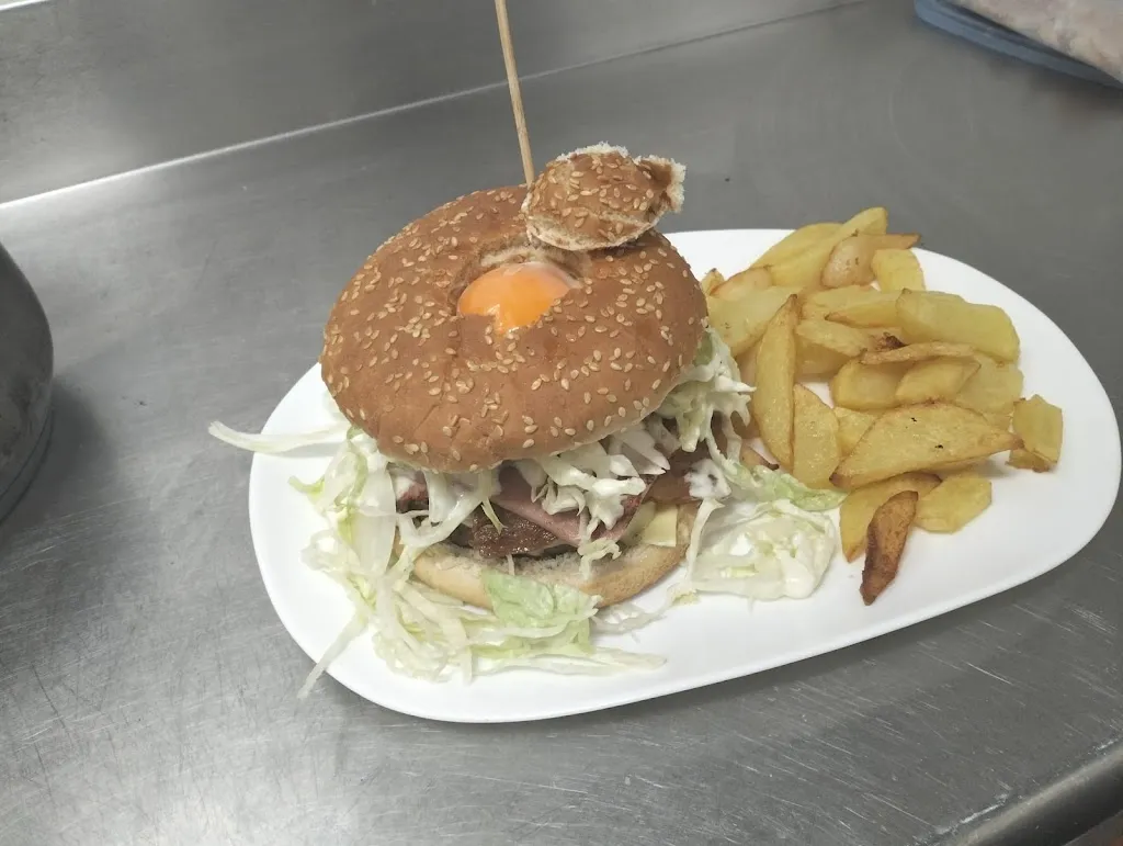 BAR RESTAURANTE CLUB SOCIAL_Aldea del Fresno_slider_image_1