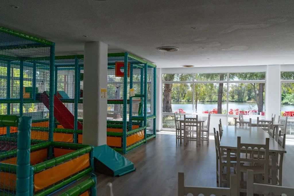 Restaurante Amboseli_Aldea del Fresno_slider_image_3