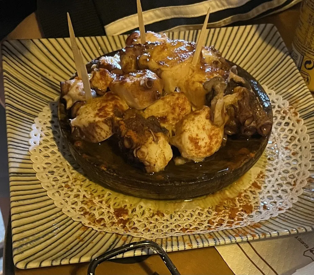 Cakes by M.E_Trunk corner_Viveiro_review