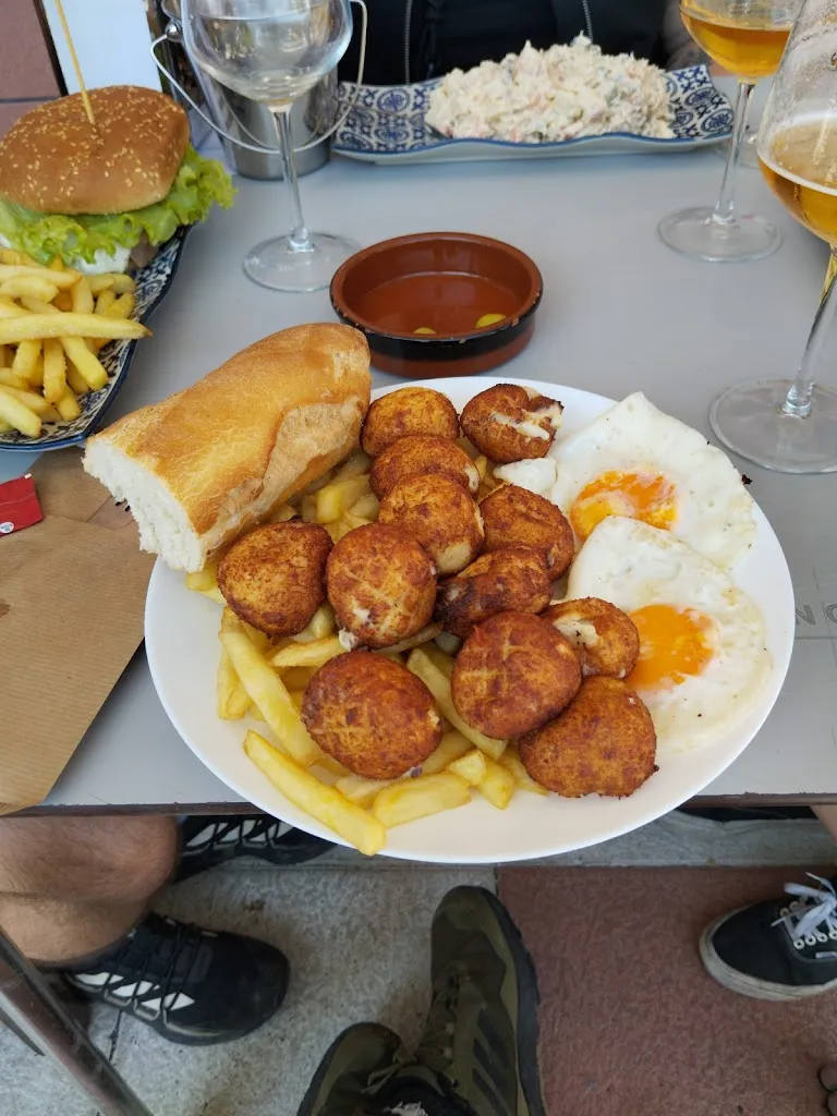 Daniel Madrigal_A Lareira_Viveiro_review