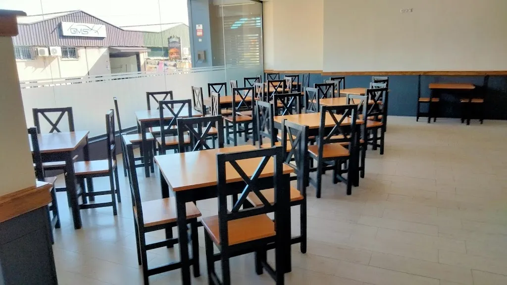 Restaurante mis 20 olivas restaurant in Ajalvir