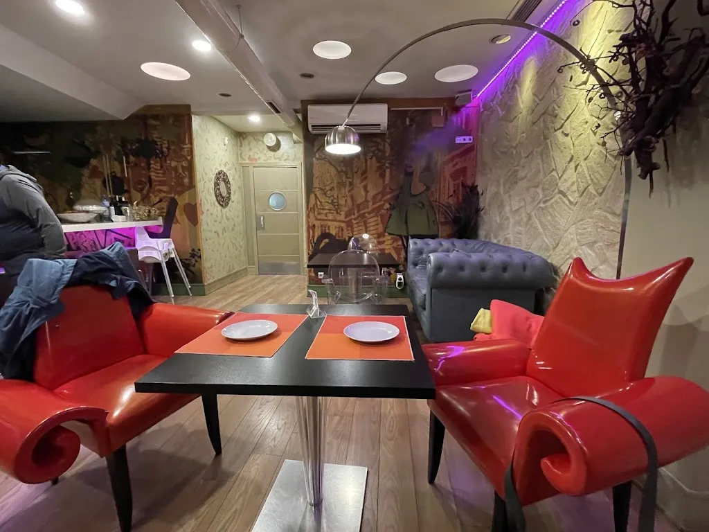 Restaurante Martes 13 restaurant in Barajas de Madrid