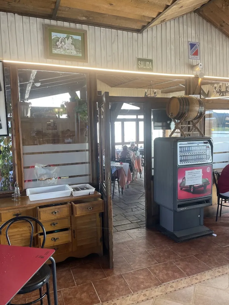 Álvaro Casado Manso_Cafetería El Álamo II_Berrueco El_review