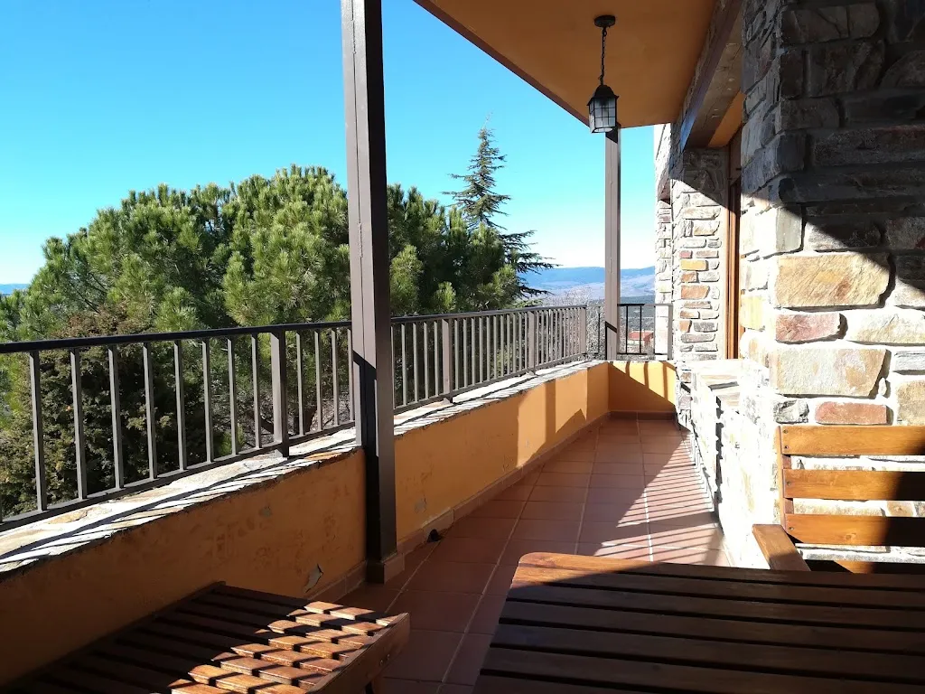 El Esguízaro Berzosa Alojamientos Rurales restaurant in Berzosa del Lozoya