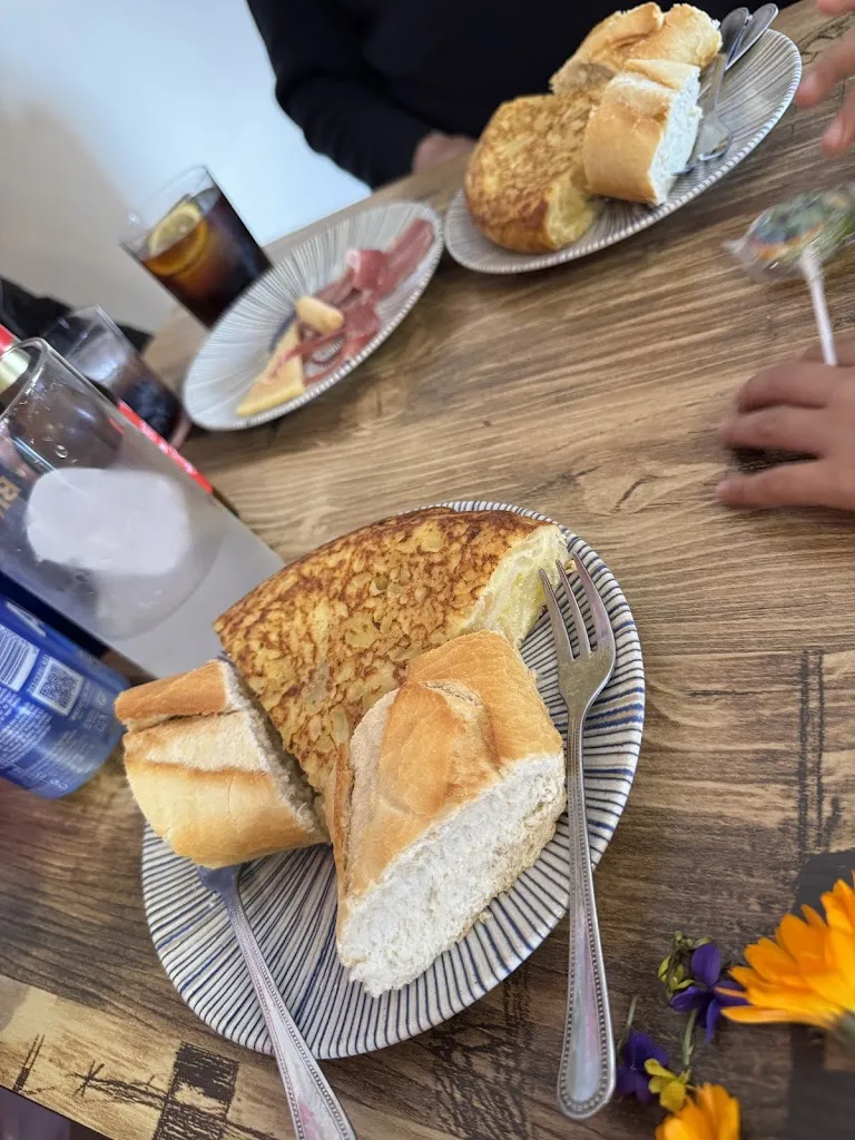 Lorena Serrano_Los Caprichos Del Cantón_Bustarviejo_review