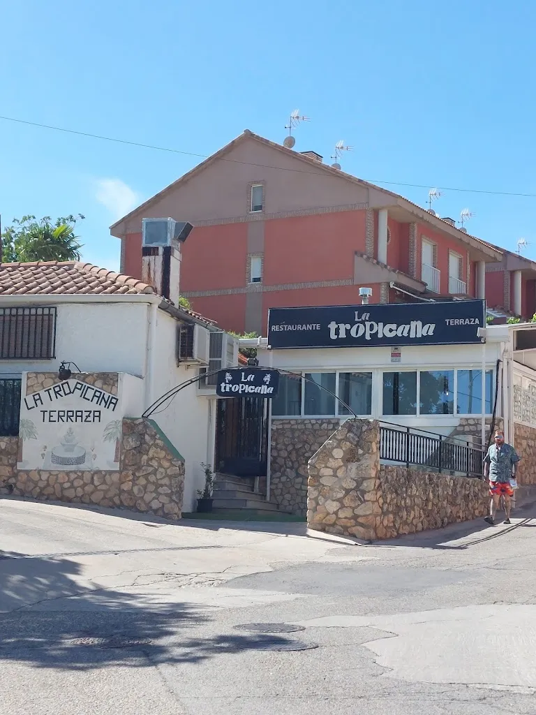 La Tropicana restaurant in Carabaña