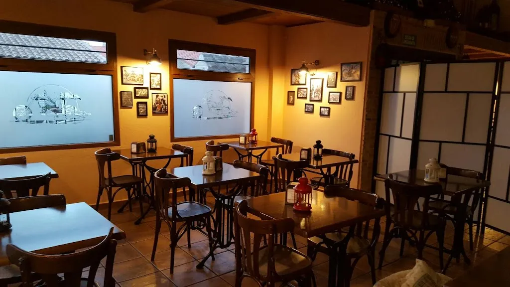 Cafetería la Bruja Motera restaurant in Casarrubuelos