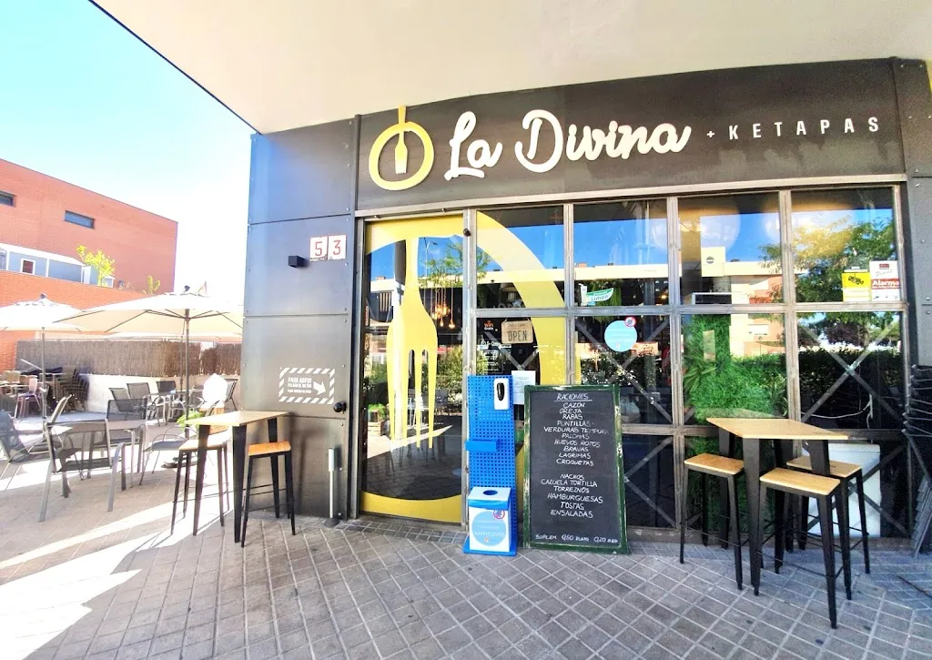 Restaurante La Divina más Ke Tapas_Arroyomolinos_slider_image_1