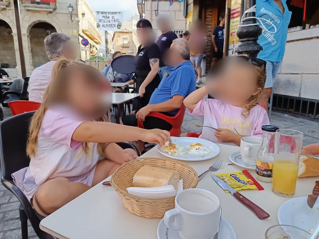 Maríateresa Moreno_Bar Parro_Cenicientos_review