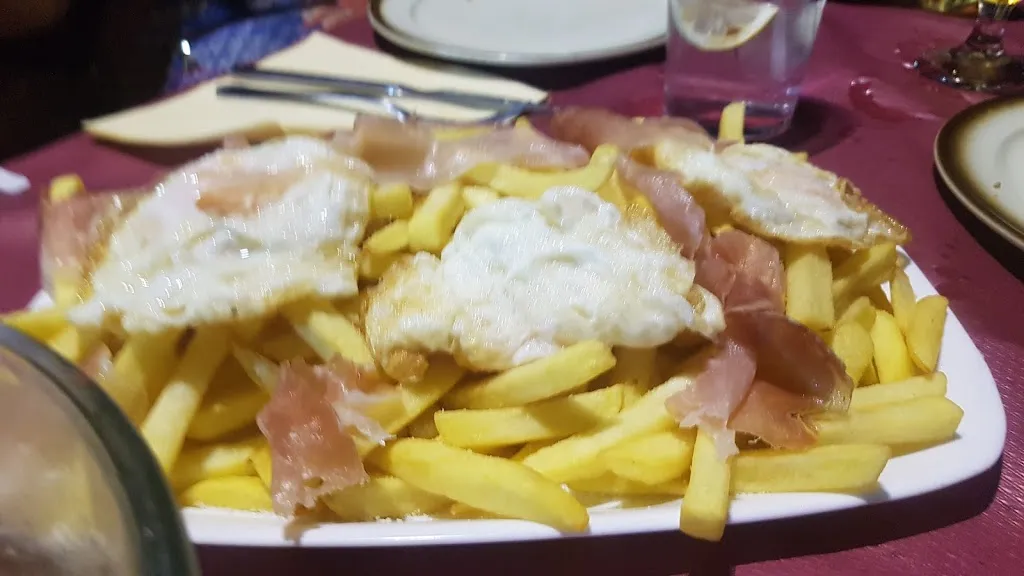 Francisco ResGar_Bar Trébol (Club de Fumadores)_Cenicientos_review