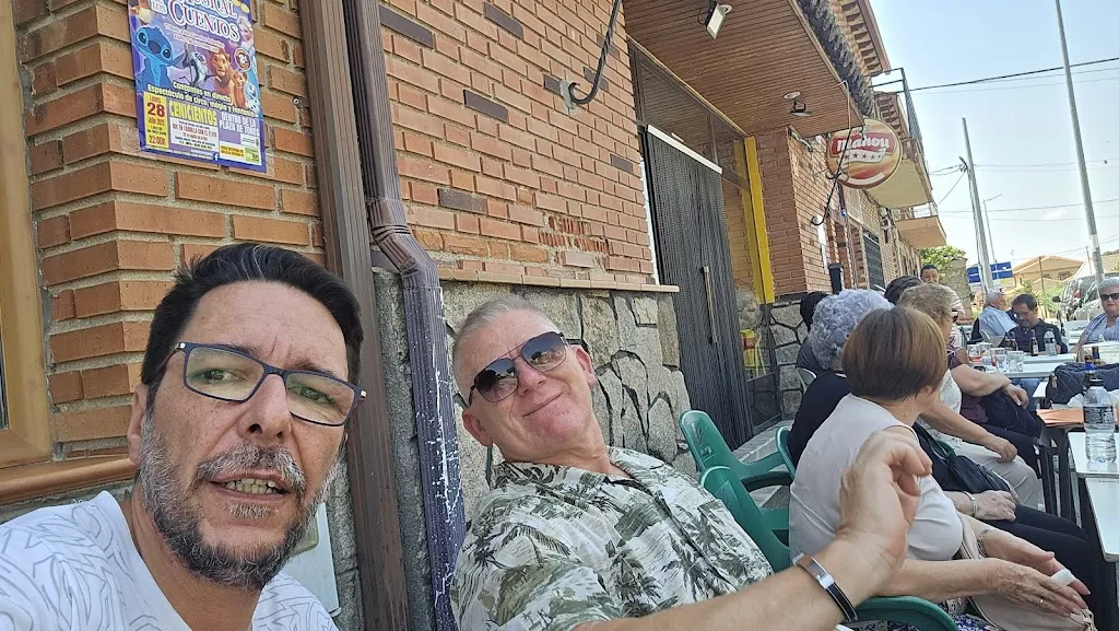 JOSE MANUEL CHAVES REBOLLO_Bar de copas Saavedra ._Cenicientos_review