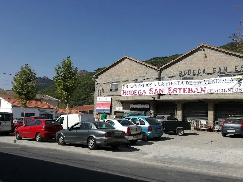 Bar de copas Saavedra . restaurant in Cenicientos