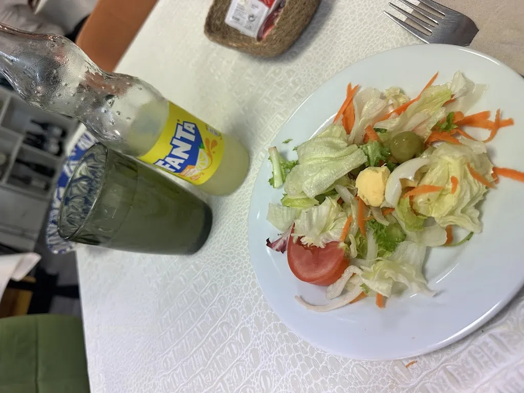 nereida mantecon_Dos Hermanos_Montesinos Los_review