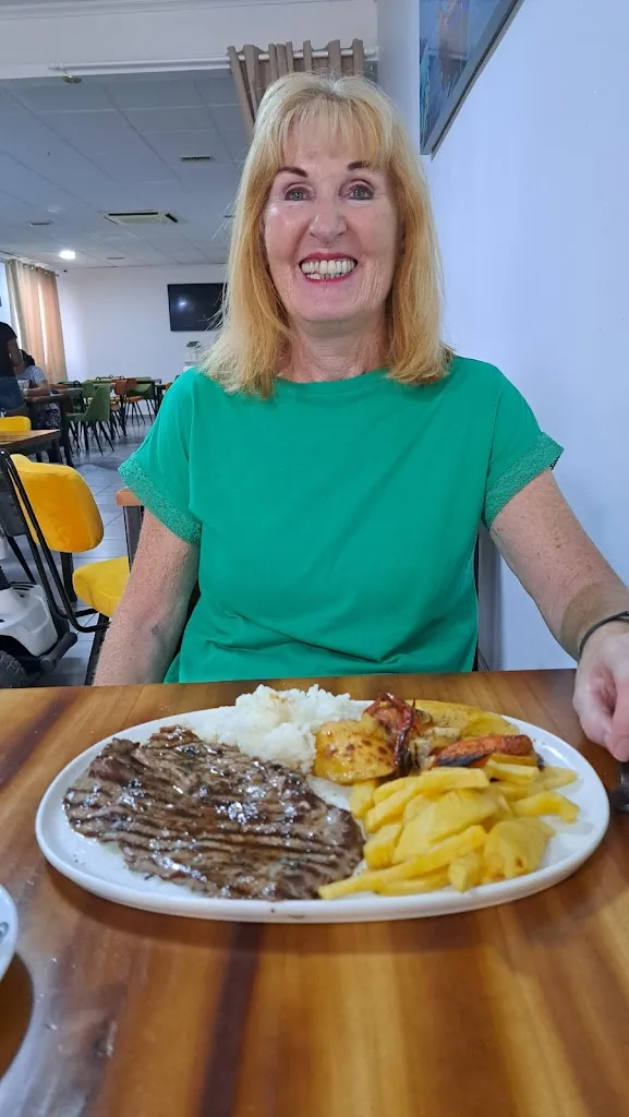 Mike & Ellen Vernon_Dos Hermanos_Montesinos Los_review