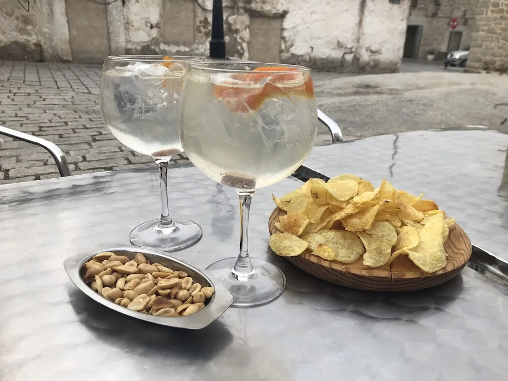 daniel george_Bar Cafetería Cinema_Chapinería_review