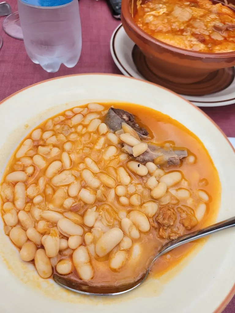 Santiago Sierra_La Taberna del Arriero_Chinchón_review