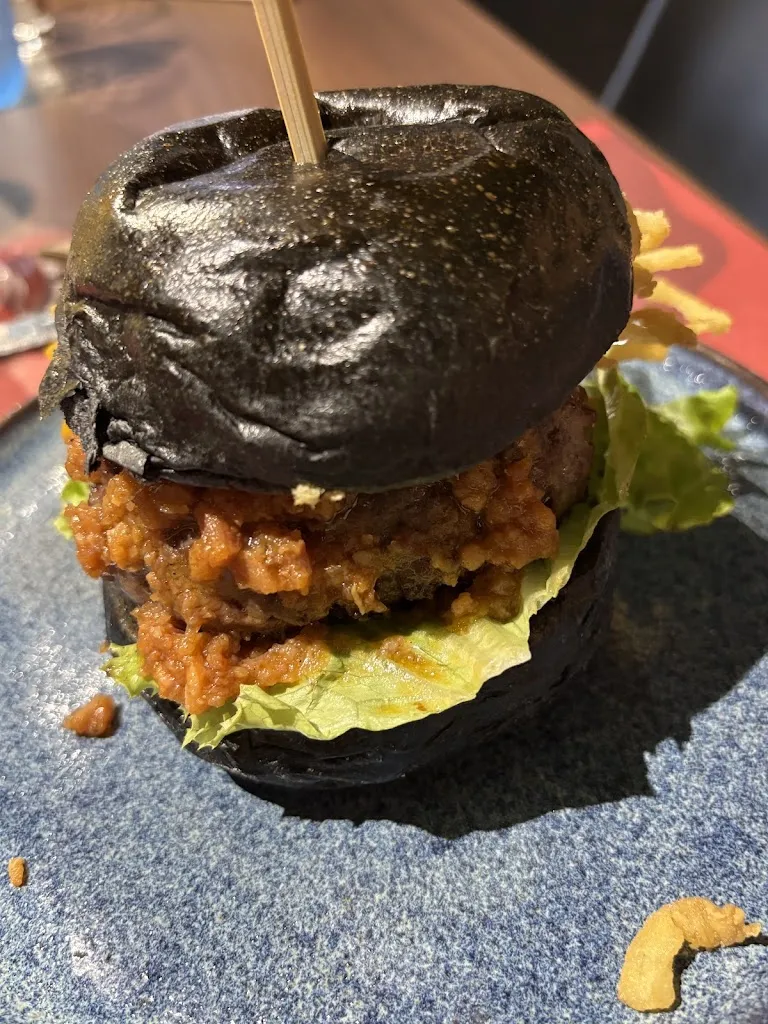 Guillermo López_Voraz_Collado-Villalba_review