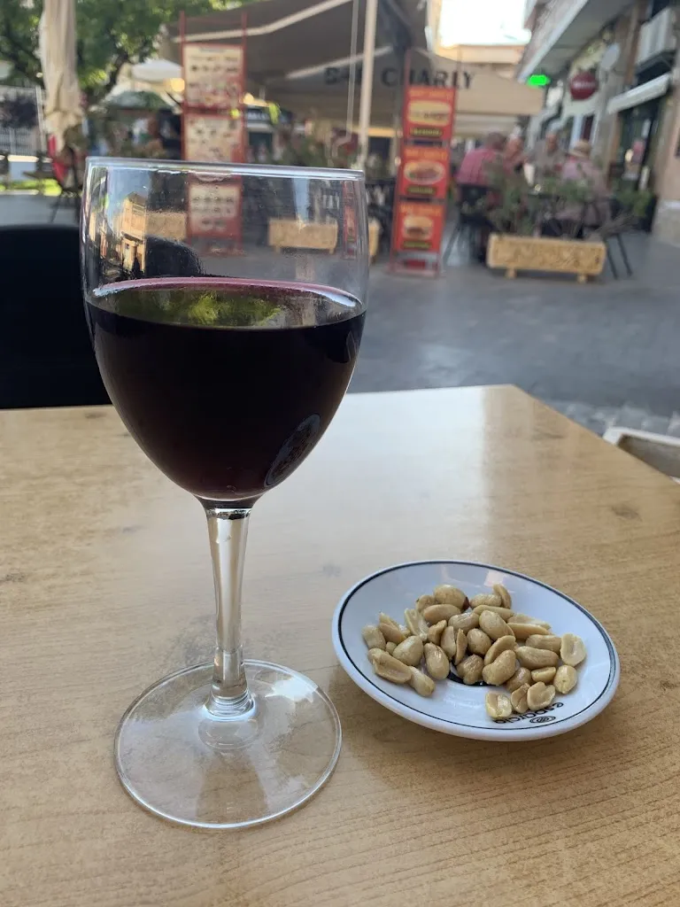 René Gundersen_Bar La Esquina_Montesinos Los_review