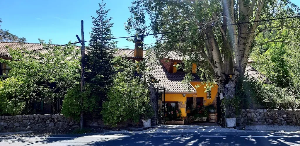 Kate Douglas_Restaurante Hotel Los Frutales ,CERRADO POR VACACIONES DEL 15 DE SEPTIEMBRE AL 9 DE OCTUBRE_Cercedilla_review