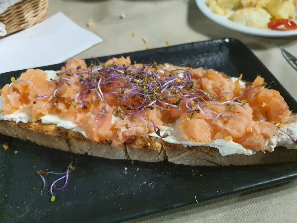 Laura S.M._Green 19_Corpa_review