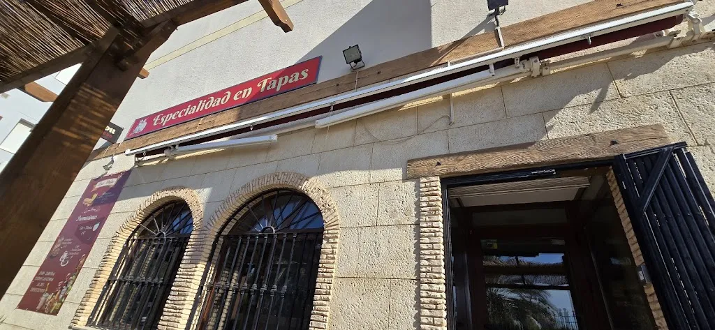 Cafeteria Las Ninfas restaurant in Montesinos Los