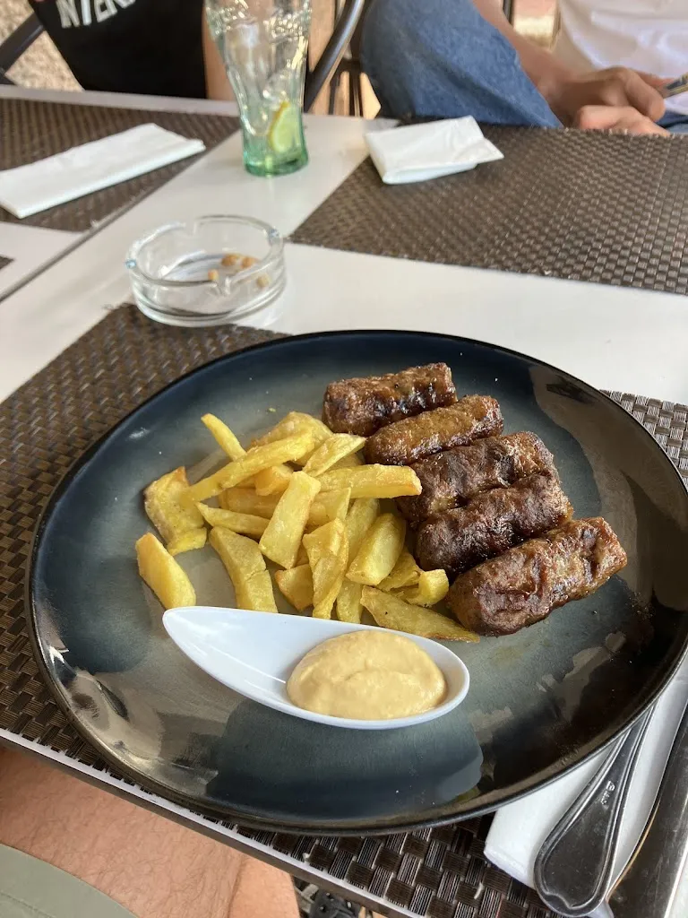 Mihai Mahalean_Esquina 29_Colmenarejo_avis