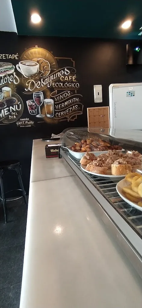 Pablo A. Pérez_Zetapé_Cubas de la Sagra_review