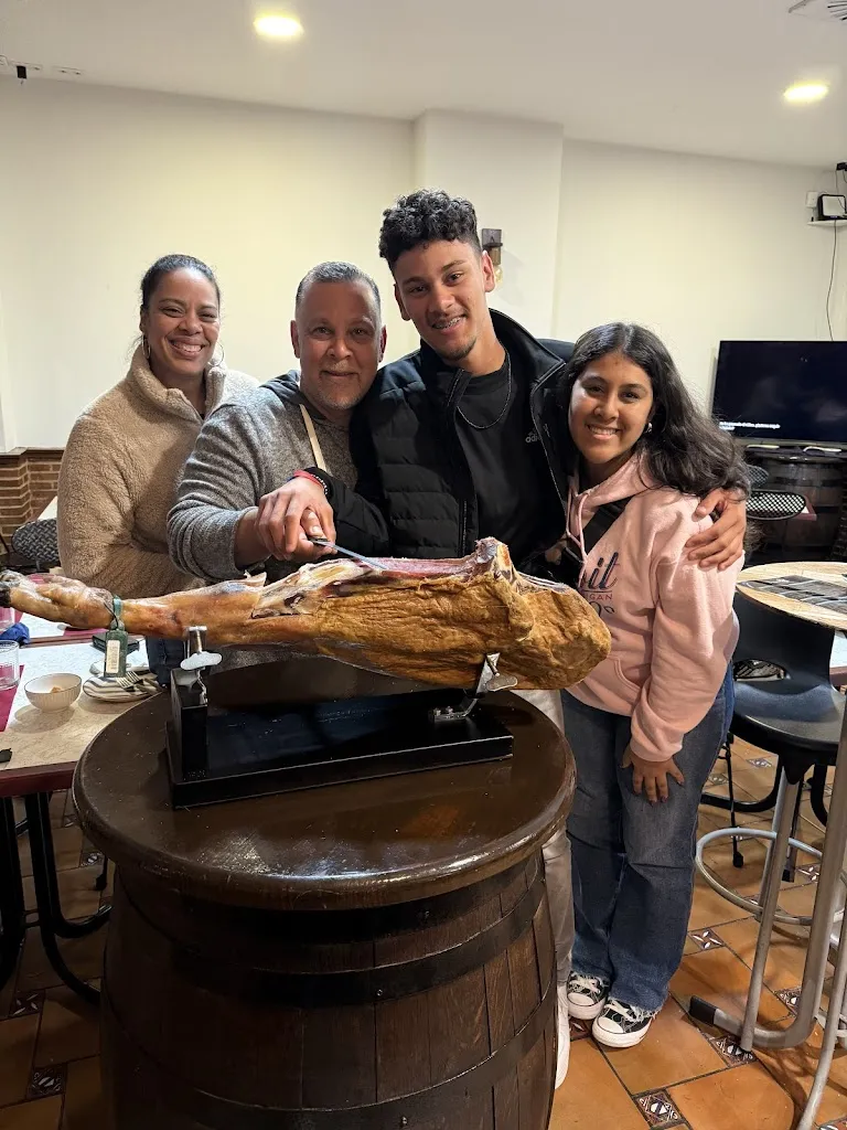 MANIN JKU392_Pacca Restobar_Coslada_review