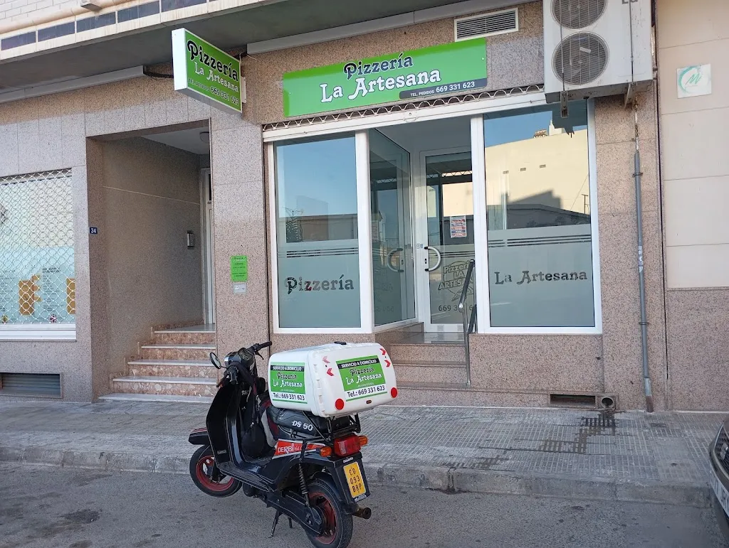 Pizzería La Artesana restaurant in Montesinos Los