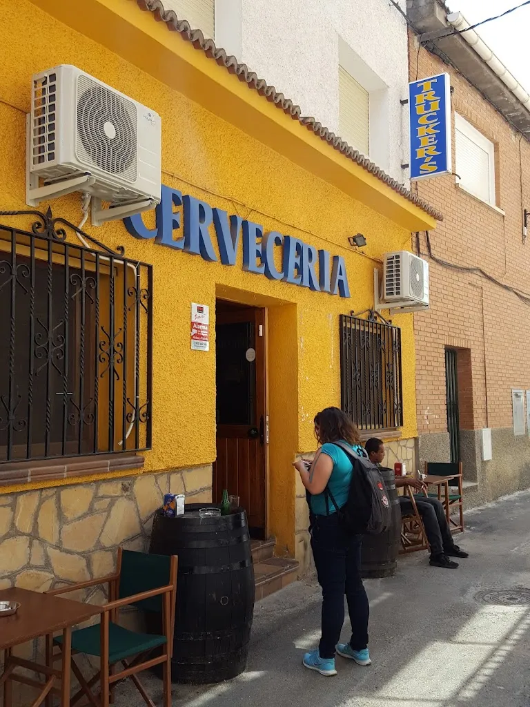 BAR TRUCKERS - El Vellon restaurant in El Vellón