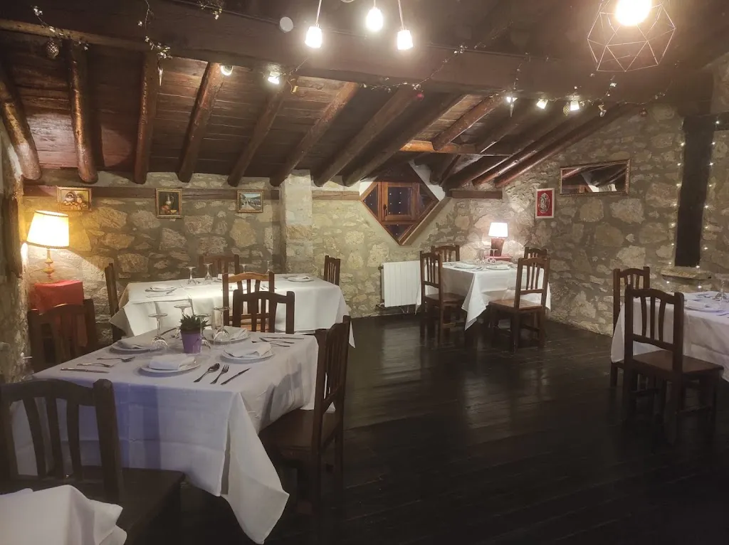 Rincón del Cárabo restaurant in Horcajo de la Sierra-Aoslos