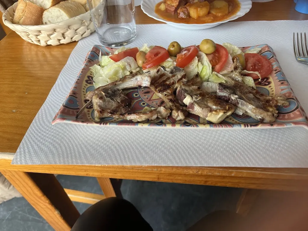 Natalia Simova Inkova_Bar La Plaza AOSLOS_Horcajo de la Sierra-Aoslos_review