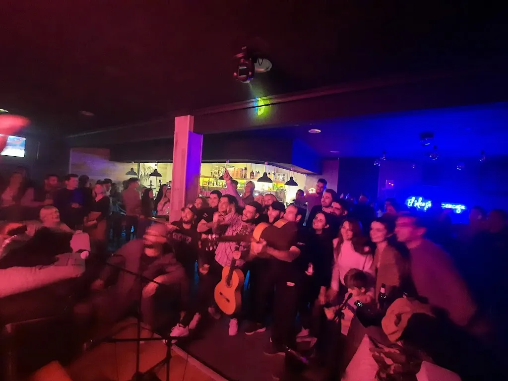 Eduardo Moreno Blanco_PUB EL SCALA_Los Santos de la Humosa_review