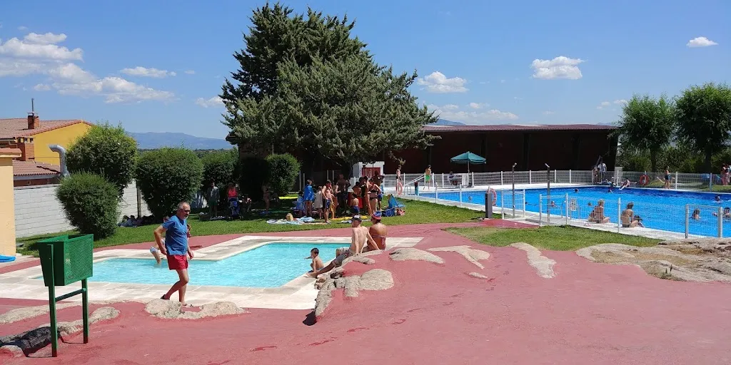 Bar Pub Luz de Luna_Lozoyuela-Navas-Sieteiglesias_slider_image_1