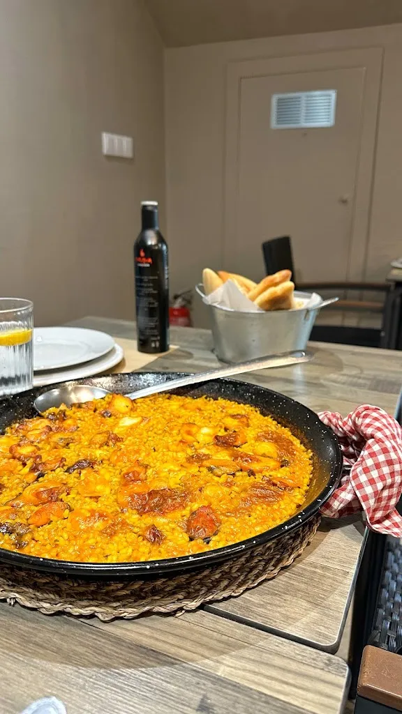 Tauana Tokumi_Arroz y cañas_Guadalix de la Sierra_review