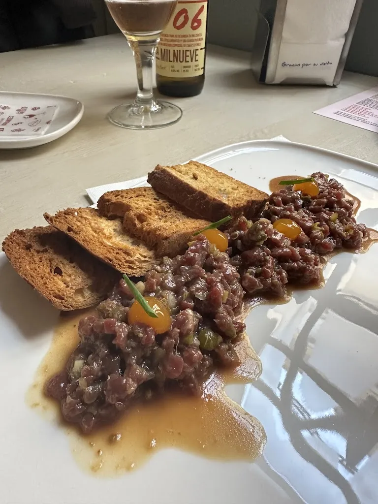 Olesia Zaiets_Taverna Variantes_Novelda_review