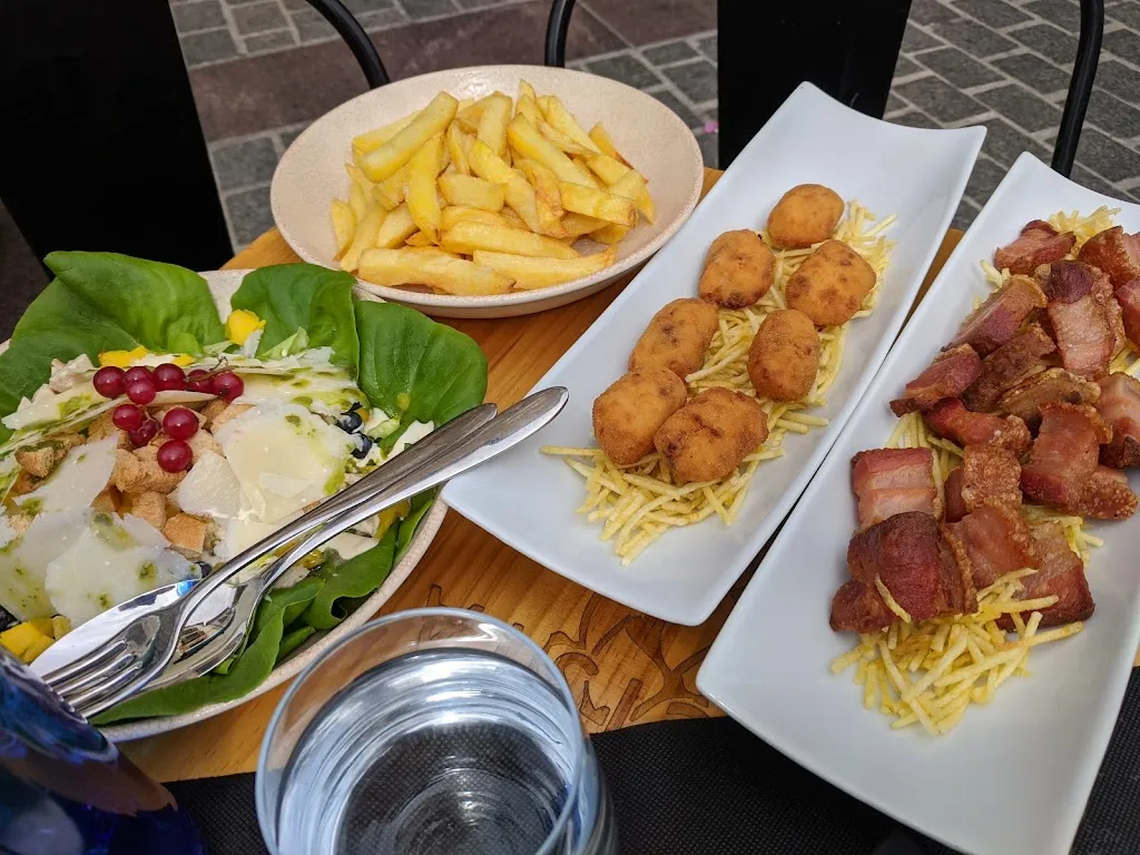 Edo Castro_Brindis Sierra_Miraflores de la Sierra_review